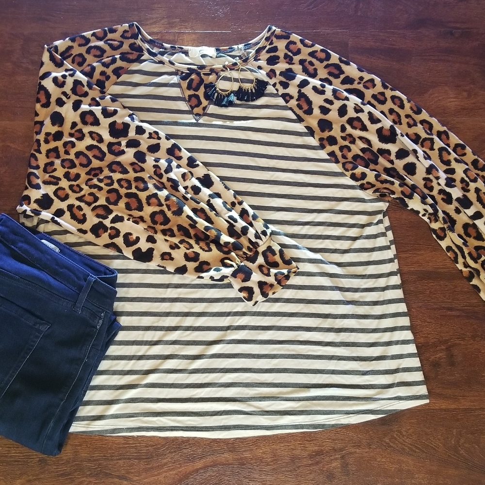 Leopard Sleeve Top